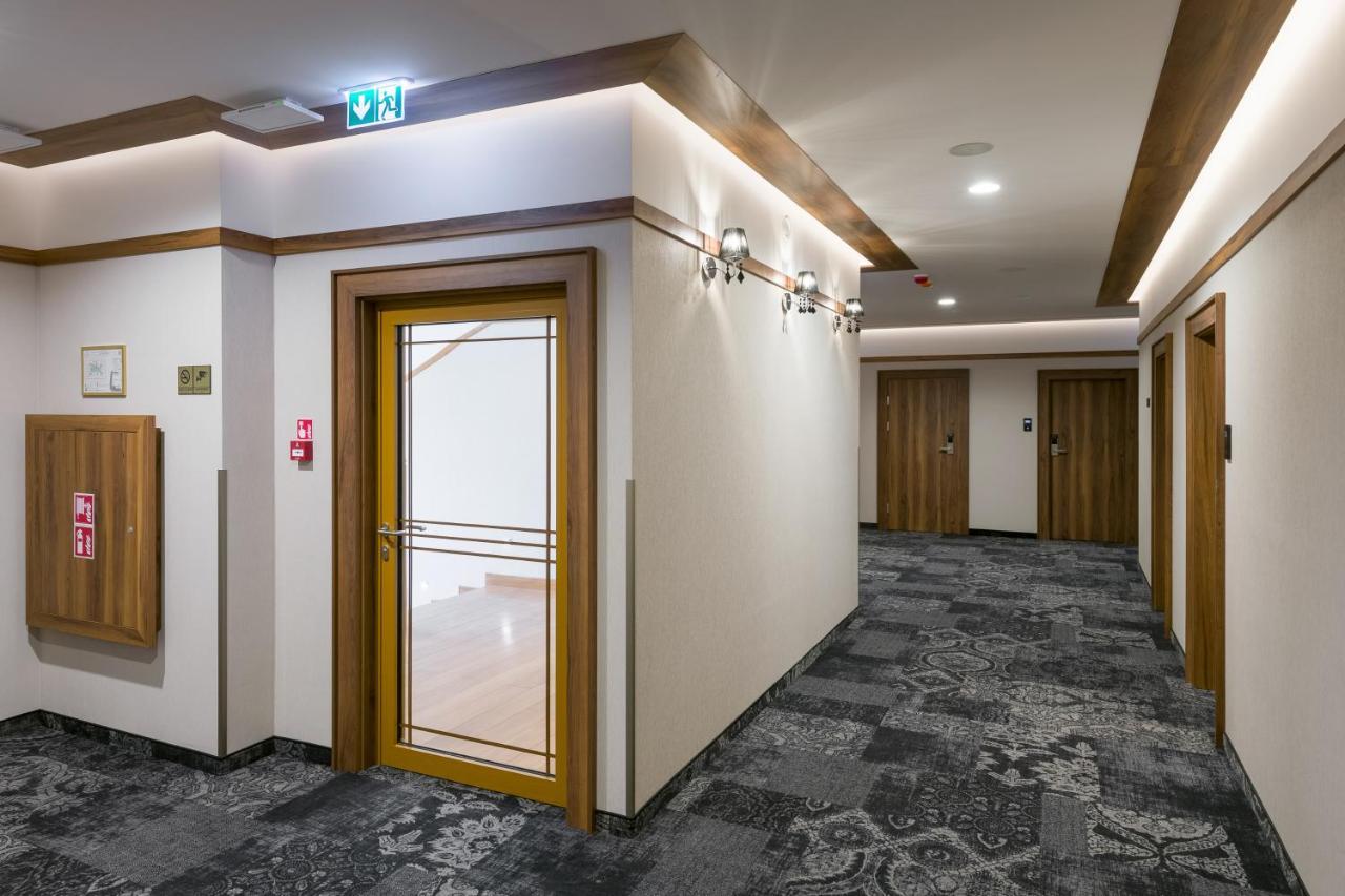Sky Hotel Kraków Cracóvia Exterior foto