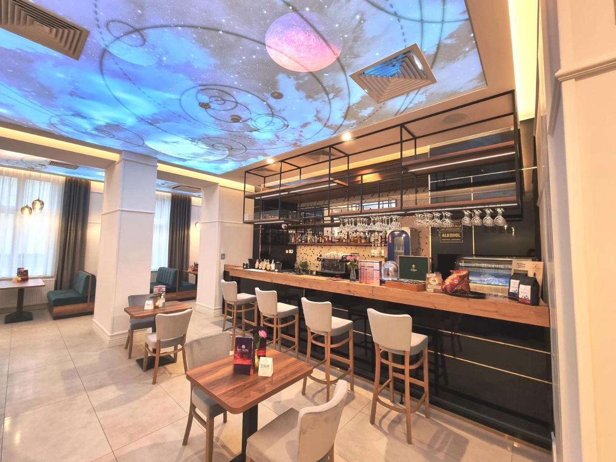 Sky Hotel Kraków Cracóvia Exterior foto