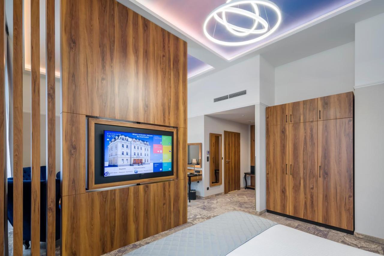 Sky Hotel Kraków Cracóvia Exterior foto