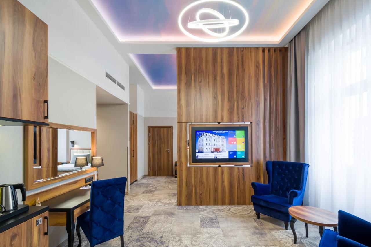 Sky Hotel Kraków Cracóvia Exterior foto