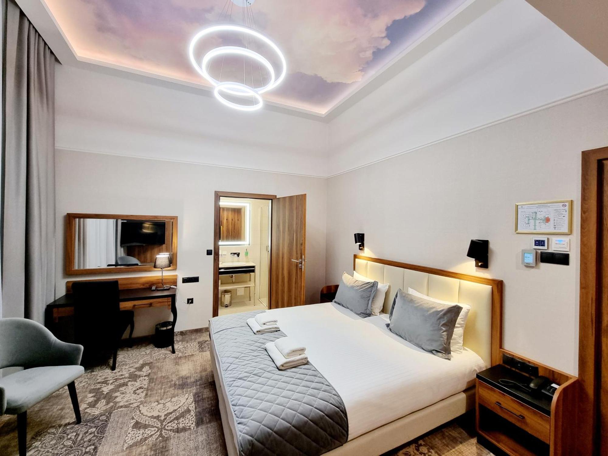 Sky Hotel Kraków Cracóvia Exterior foto